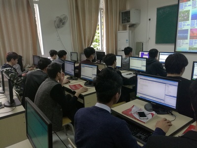 實(shí)訓(xùn)中心簡介 計(jì)算機(jī)軟硬件的協(xié)同開發(fā)基地